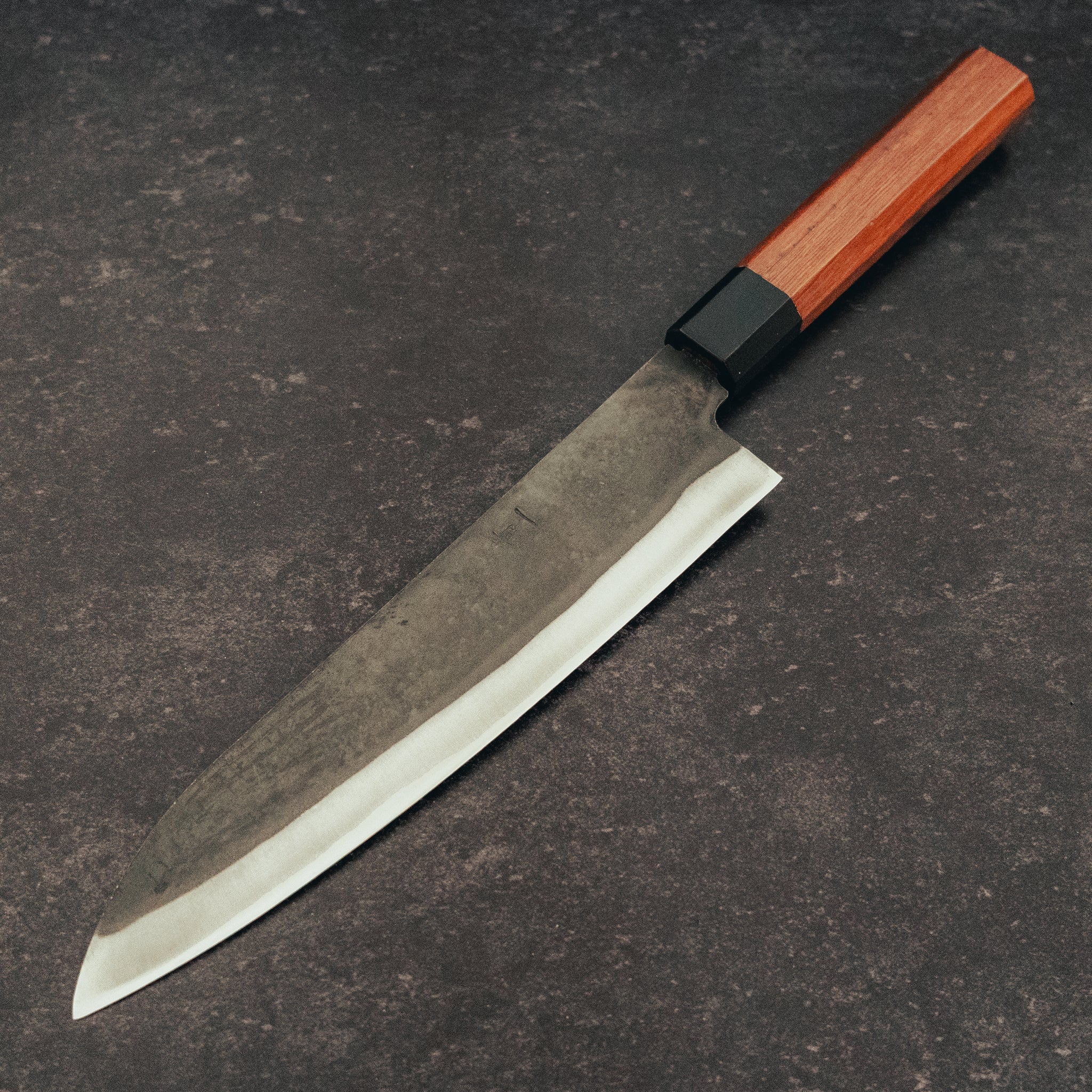 青一 牛刀210mm タガヤサン八角柄